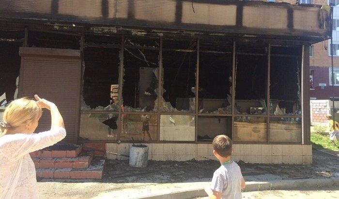 Магазин «Огонек» сгорел на улице Трудовой (Видео)