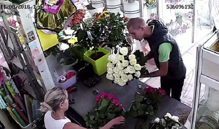 Молодой человек похитил букет из белых роз в магазине цветов в Иркутске