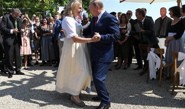 Путин погулял на свадьбе главы австрийского МИД (Видео)