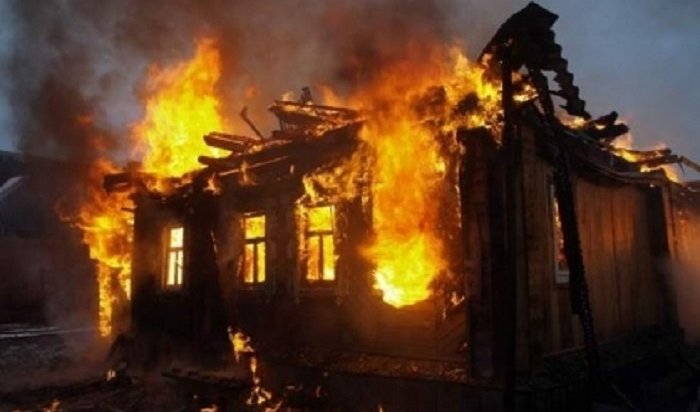 Четыре человека погибли на пожаре в Усть-Илимском районе