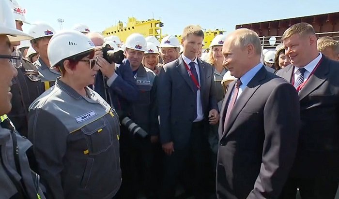 Путин не поверил сказавшей о низкой зарплате сотруднице судостроительного предприятия (Видео)