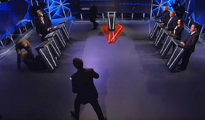Омбудсмен потеряла сознание во время телевизионной речи Порошенко (Видео)