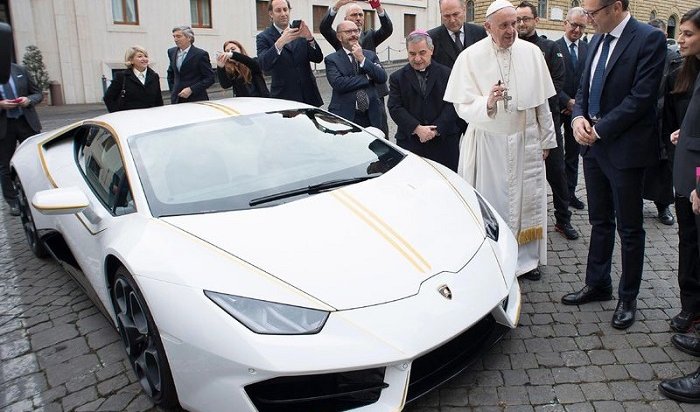 Lamborghini Huracan Папы Римского разыграют в лотерею