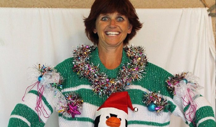 Самые уродливые новогодние свитеры можно купить на eBay (Видео)