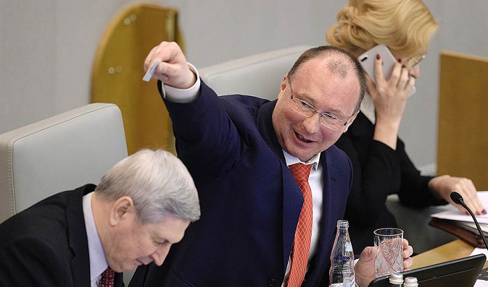 Законопроекты о фейковых новостях и неуважении к власти прошли первое чтение