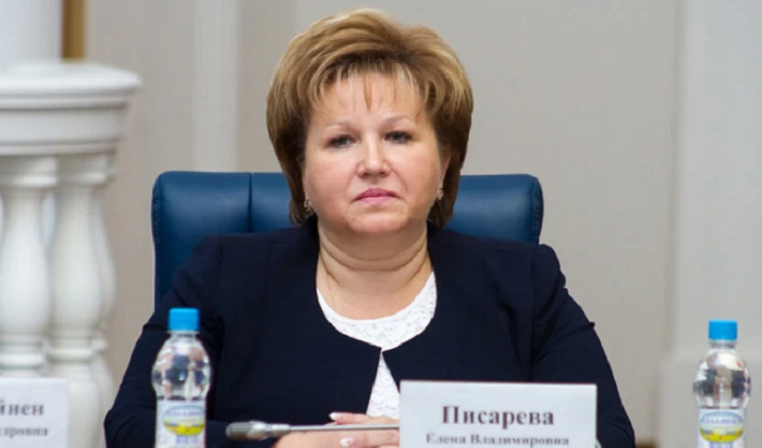 Новгородская чиновница оскандалилась, заявив, что после 30 деньги уже не нужны (Видео)