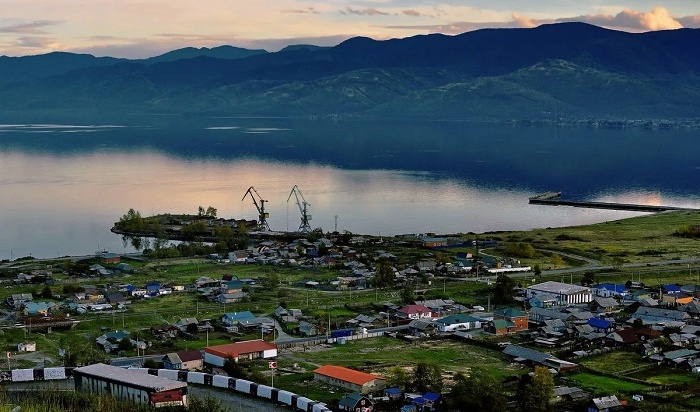 Прокуратура проводит проверку законности строительства завода по розливу воды на Байкале