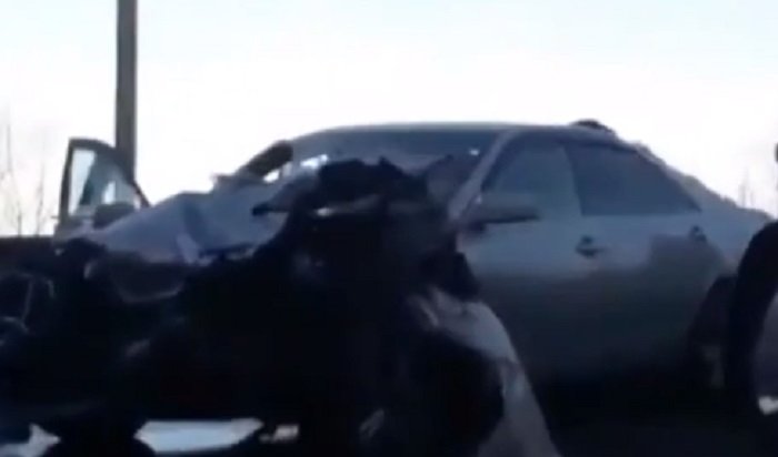 В аварии под Слюдянкой пострадали водитель и пассажир Toyota Camry, выехавшей на «встречку» (Видео)