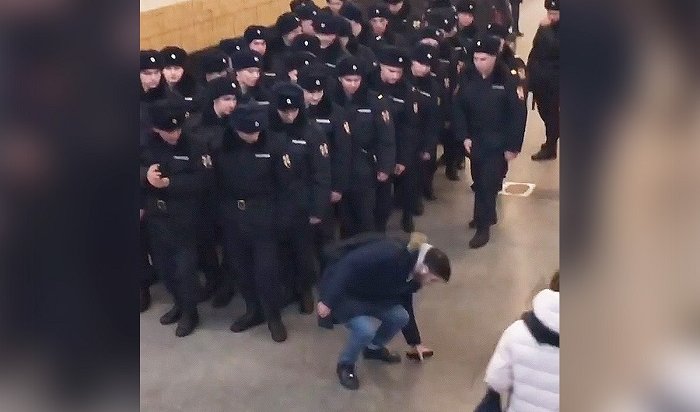 В Москве вооруженный пранкер разыграл росгвардейцев (Видео)