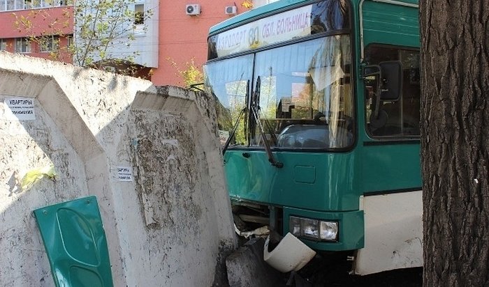 После смертельного ДТП в Иркутске владелец маршрутного автобуса выплатил полмиллиона рублей морального вреда