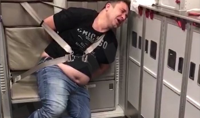 Пассажир скрутил авиадебошира на рейсе «Бангкок-Москва» (Видео)