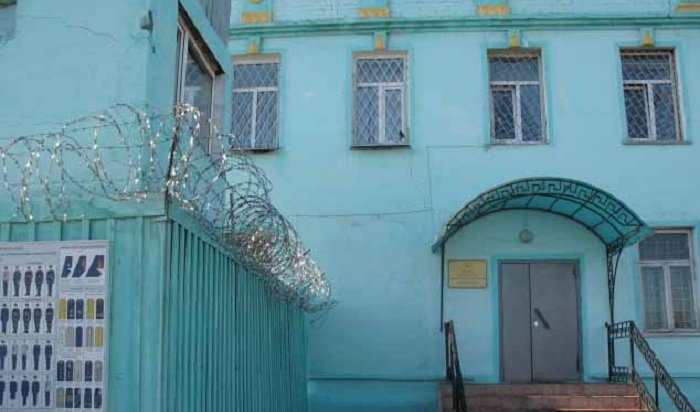 В Тулуне заключенный СИЗО, обвиняемый в педофилии, нанес себе повреждения лезвием бритвы