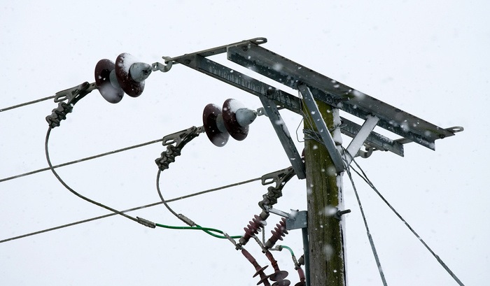 В Иркутской области отключают электроэнергию из-за сильного ветра