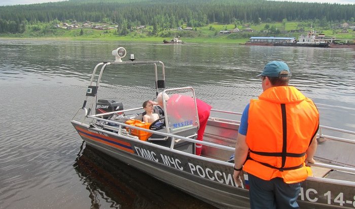 В Усть-Куте спасли ребенка, который тонул в реке Лена