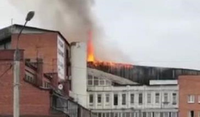 Ресторан Sushi-Studio загорелся на улице Култукской в Иркутске (Видео)