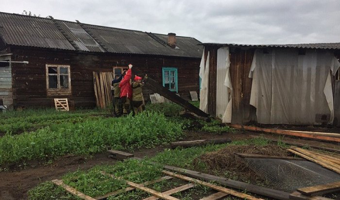 Команда «Молодежки ОНФ» помогает жителям подтопленных районов Иркутской области