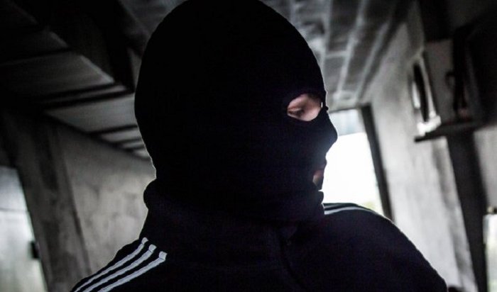 В Усть-Илимске задержали разбойника с отверткой
