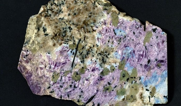 Иркутские ученые открыли новый минерал «фторкарлтонит»