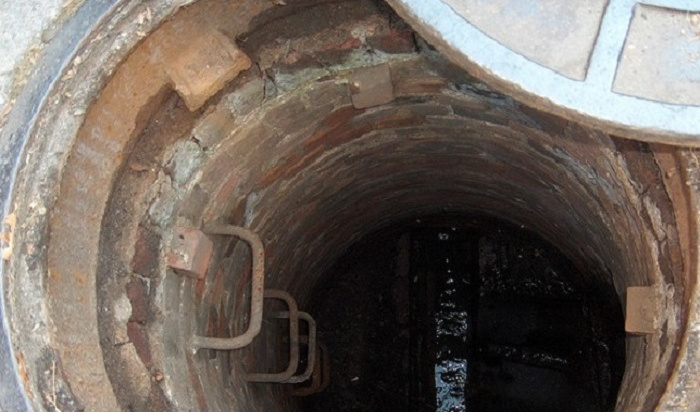 Школьнице из Приангарья, которая провалилась в канализационный люк, выплатят 10 тысяч рублей