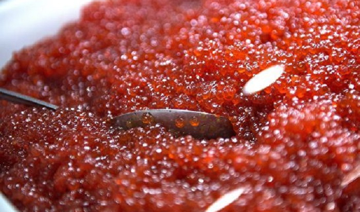 Красная рыба резко подорожала в России из-за снижения улова