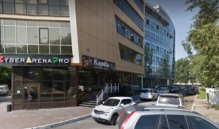 Женщина выпала с восьмого этажа бизнес-центра «Троицкий» в Иркутске