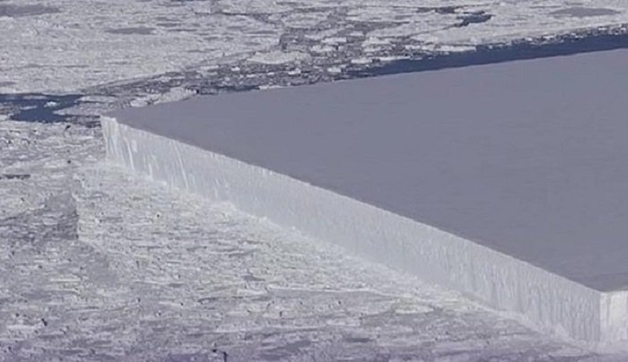 От Антарктиды откололся айсберг в 315 миллиардов тонн (Видео)