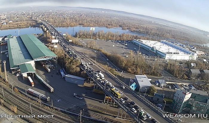 Жители Иркутска попали утром в 10-балльные пробки