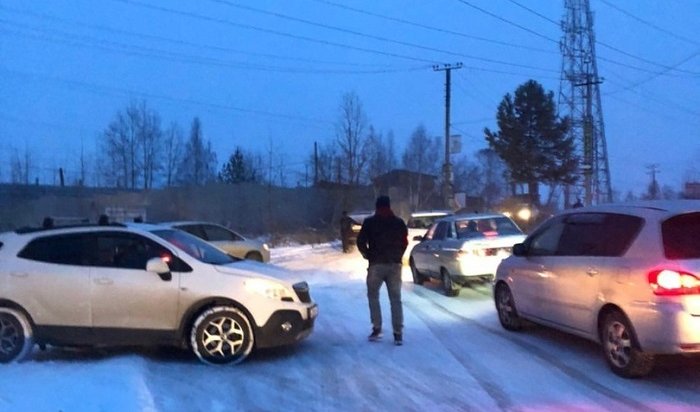 Выпавший снег спровоцировал огромное количество ДТП в Иркутске (Видео)