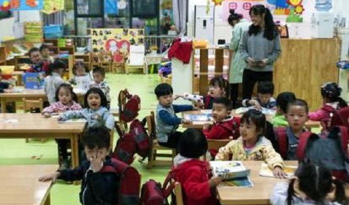 Мужчина распылил каустическую соду в детском саду Китая