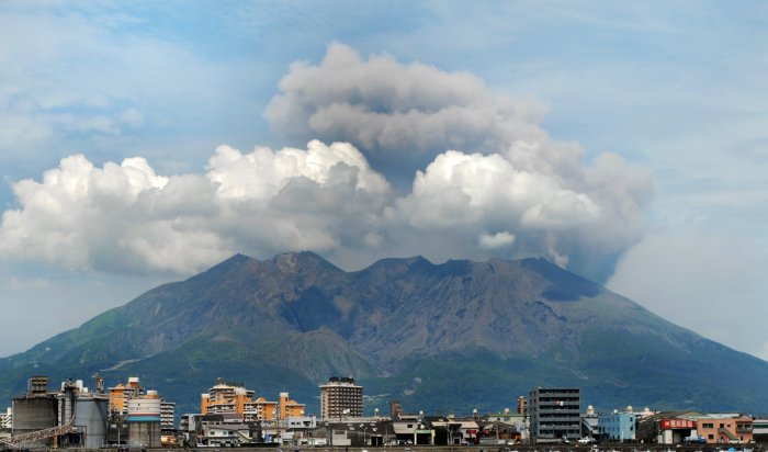 В Японии начал извергаться вулкан Сакурадзима (Видео)