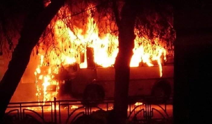 Пассажирский автобус № 28р сгорел в Иркутске (Видео)