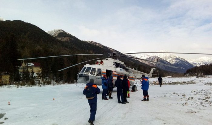 Двое туристов были эвакуированы вертолетом с Шумакских источников в Иркутск