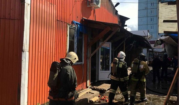 Рынок «Эльдорадо» горел в микрорайоне Ново-Ленино Иркутска (Видео)