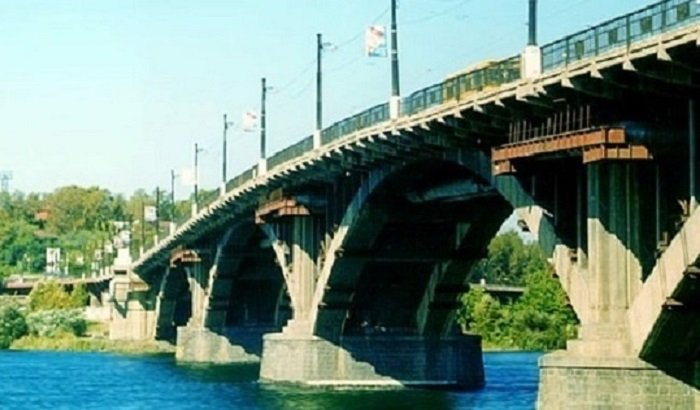 В Иркутске изменится схема движения трамваев из-за ремонта теплосети под Глазковским мостом
