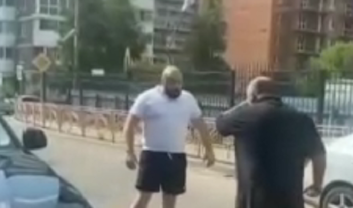 Таксист извинился за дорожный конфликт с ножом в Иркутске (Видео)