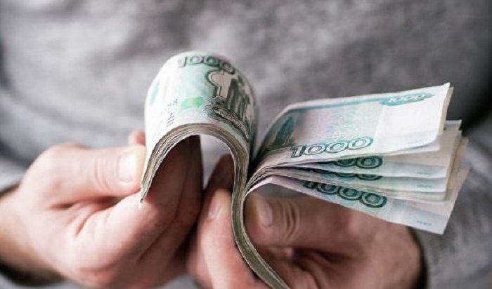 В Шелехове клиент банка присвоил себе полмиллиона рублей, оставленные в ячейке кассы другим посетителем