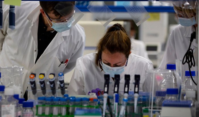 Российская компания планирует производить оксфордскую вакцину от коронавируса