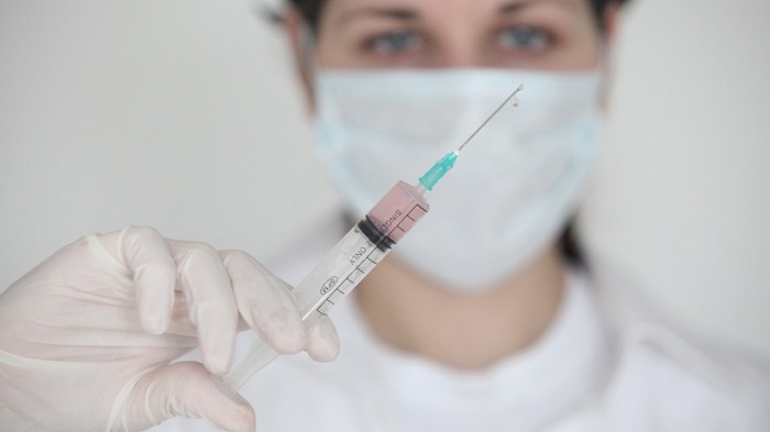 В Минздраве предложили лишить медиков выплат за отказ от вакцинации