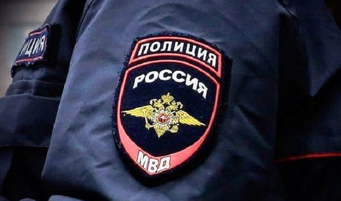 13-летняя девочка избила на камеру своего сверстника (Видео)