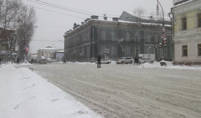 В Иркутской области ожидаются дождь и мокрый снег, на дорогах снежный накат и гололедица