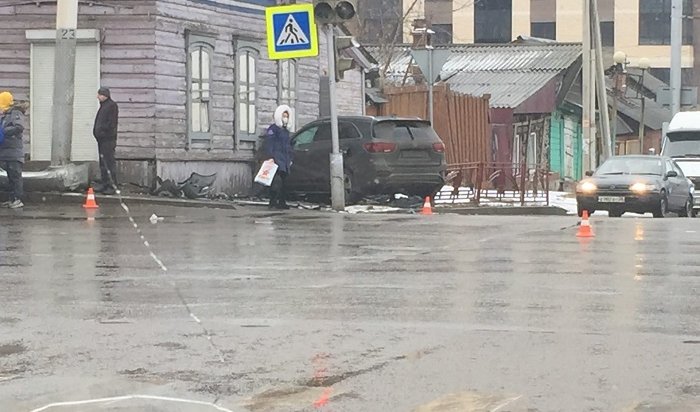 Два человека пострадали в ДТП на улице Трилиссера в Иркутске (Видео)