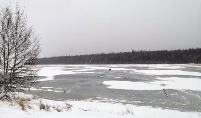 На Братском водохранилище трактор провалился под лед
