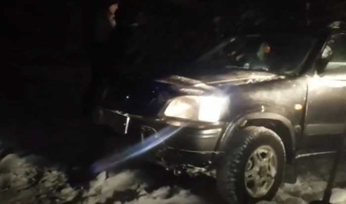 В Приангарье полицейские спасли трех человек, застрявших на трассе в 40-градусный мороз