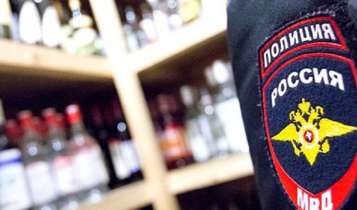 В Иркутске задержаны бутлегеры, торговавшие контрафактной водкой и коньяком (Видео)