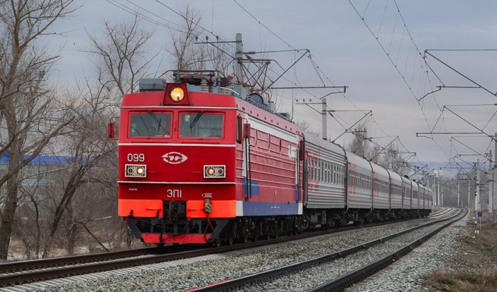 Женщина попала под пассажирский поезд в Усолье-Сибирском