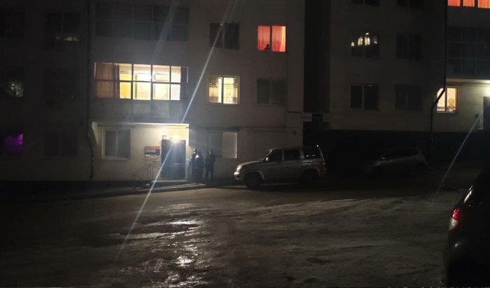 Иркутске полиция задержала мужчину, который выгнал из дома жену и заперся с ребенком