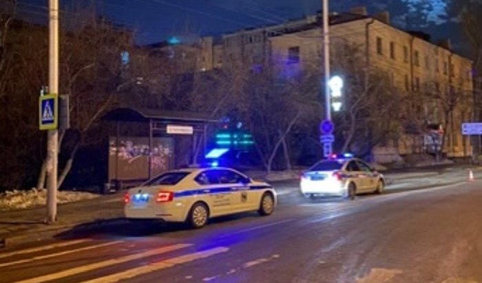 В Иркутске водитель «Мерседеса» насмерть сбил женщину, выходившую из трамвая