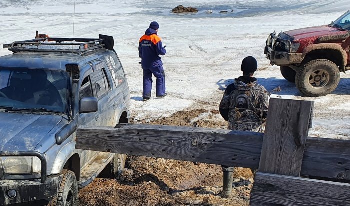 За выходные дни на Братском и Иркутском водохранилищах провалились четыре автомобиля