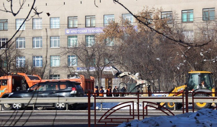 На дорогах Иркутска ведется уборка снега