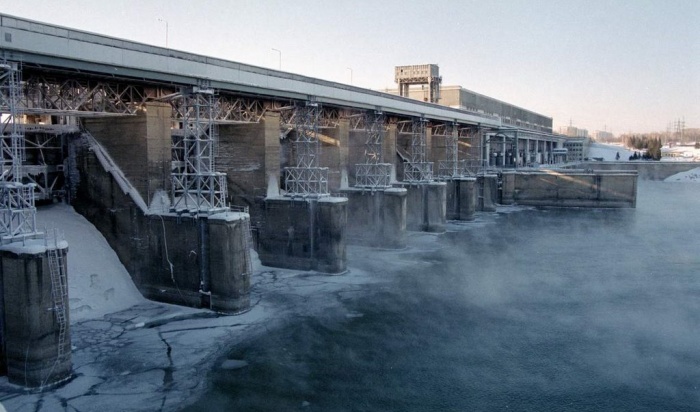 Движение по плотине ГЭС в Иркутске сделают однополосным в 2022 году